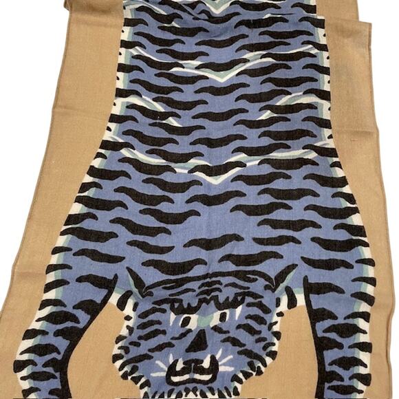 Echo Tiger Oblong scarf, a fun spin on a fierce tiger. - Picture 1 of 9